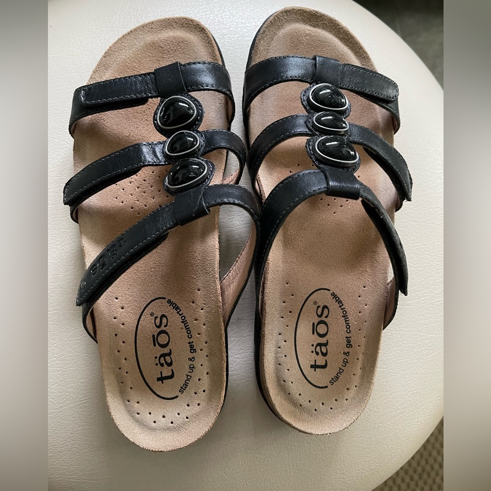 Taos Footwear Black Three-Strap Sandals - Picture 2 of 4
